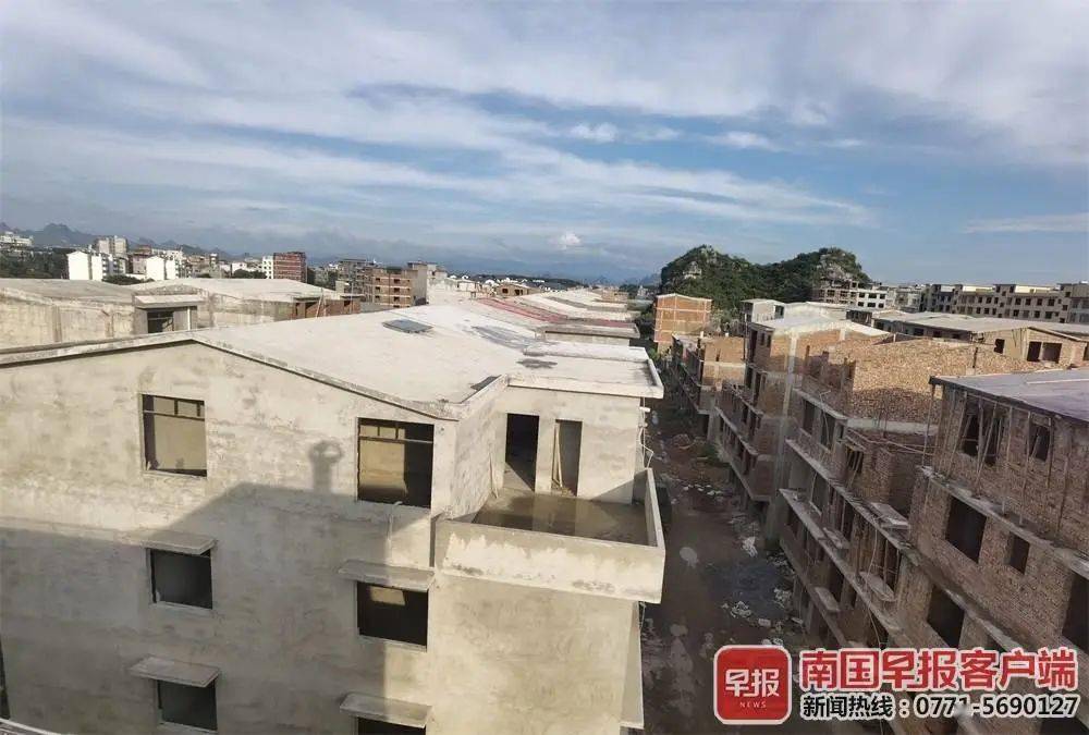 濮阳市中房锦绣花园业主反映有人在加盖房屋(图1)