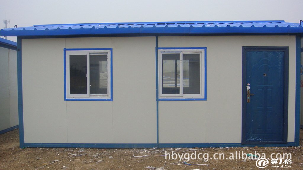 用彩钢瓦搭建的简易式拼接房子是临时用房(图14)