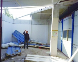 呼和浩特如意和大街一工棚夜间拆除房顶不慎踩空(图1)