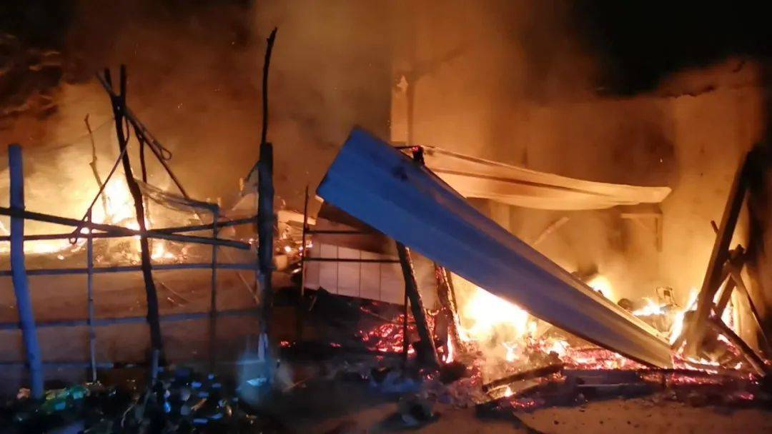 泡沫夹芯彩钢板引发建筑火灾第一“杀手”(图1)