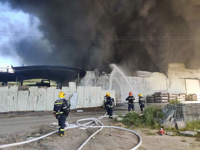 泡沫夹芯彩钢板引发建筑火灾第一“杀手”(图2)