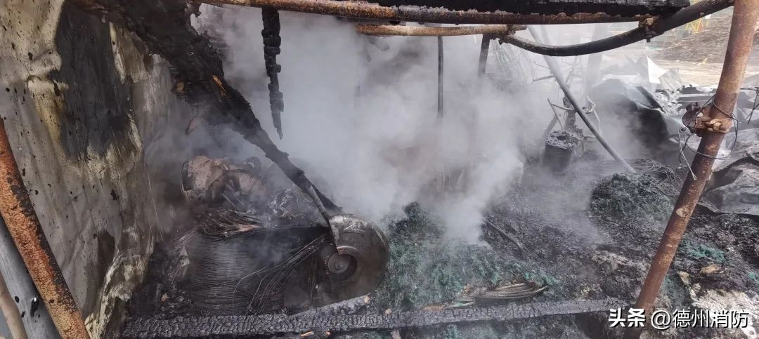 泡沫夹芯彩钢板燃烧速度快有毒烟气大扑救难度高(图11)