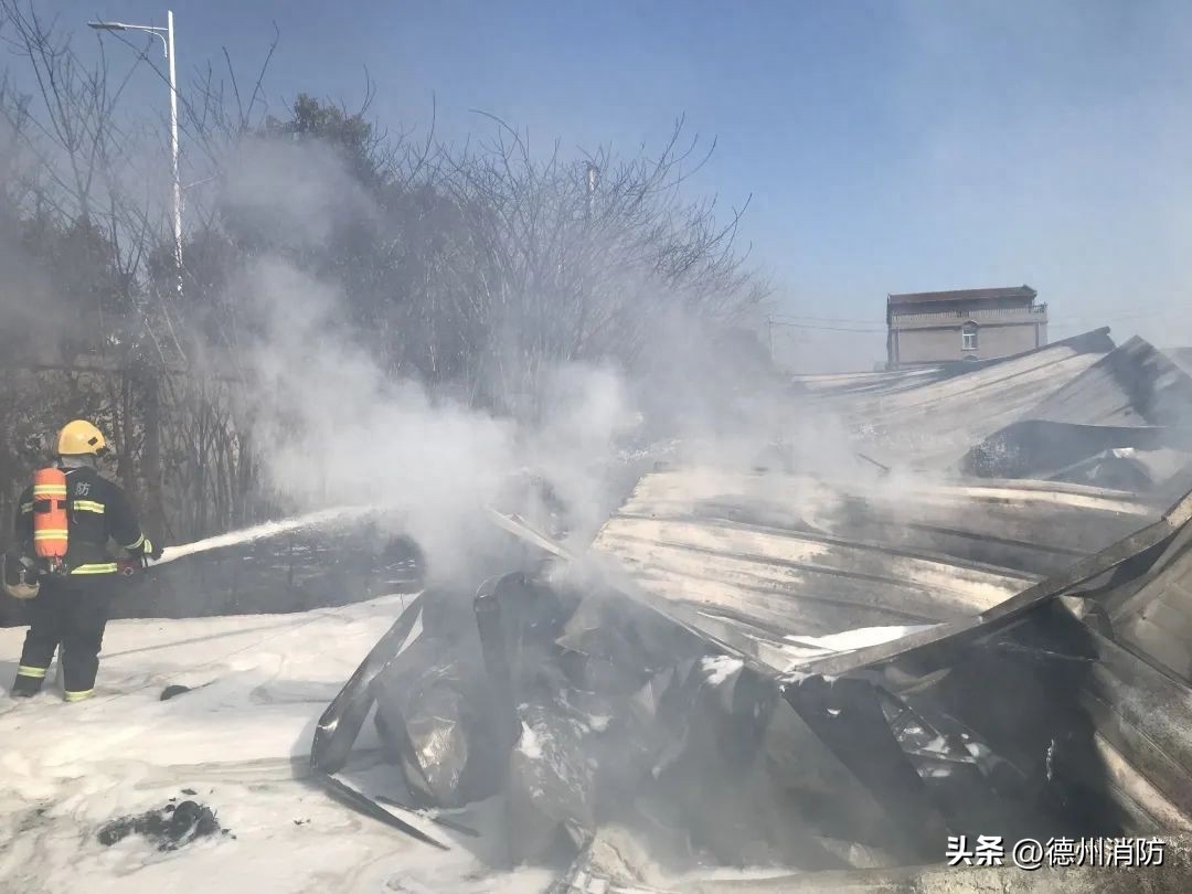 泡沫夹芯彩钢板燃烧速度快有毒烟气大扑救难度高(图13)