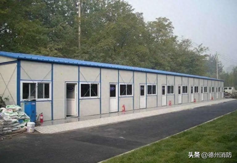 泡沫夹芯彩钢板燃烧速度快有毒烟气大扑救难度高(图16)