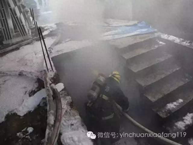 兴庆区公园街五环体育后侧院内一废弃楼发生火灾(图7)