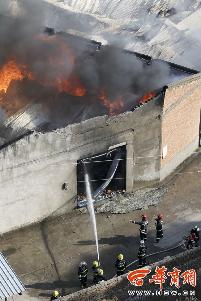 寿阳县平头镇南张芹村附近工地火灾“抢”出液化气罐(图5)