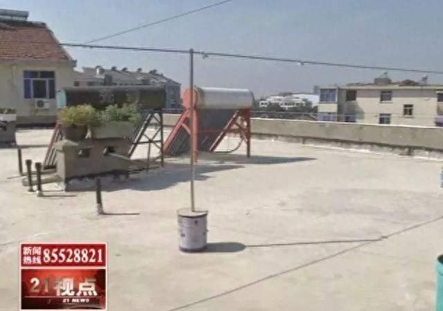 屋顶用彩钢板搭个遮雨棚解决房屋漏水问题(图13)