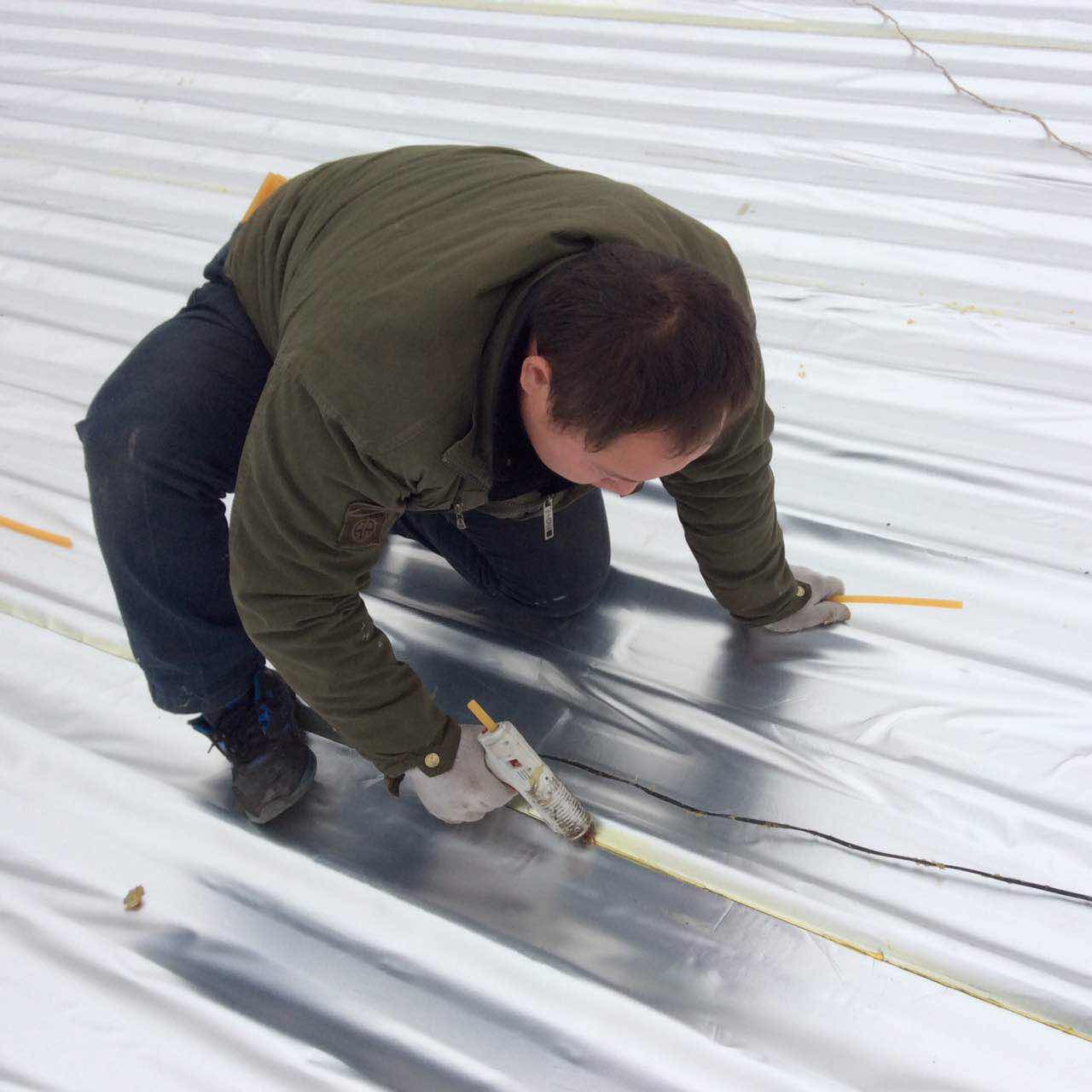 屋顶用彩钢板搭个遮雨棚解决房屋漏水问题(图15)