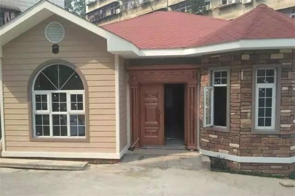 哈市开发区时代广场小区6个高层顶楼活动室变成住宅(图1)