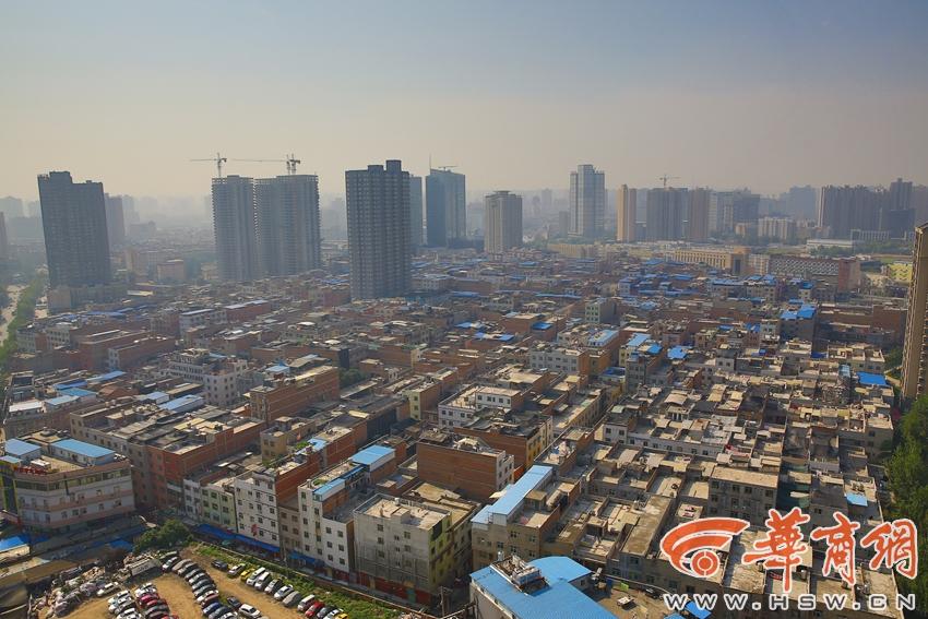 西安一城中村民房中间活像阿拉伯数字“1”(图4)