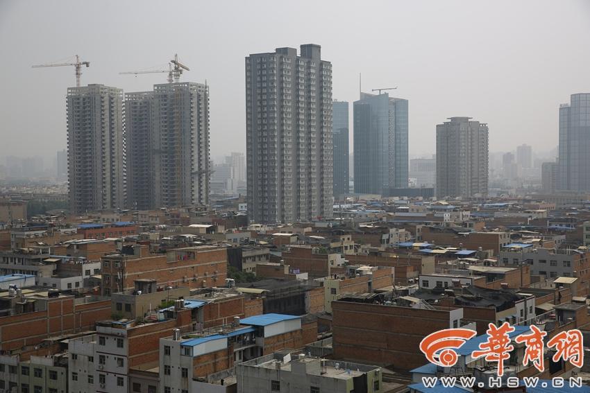 西安一城中村民房中间活像阿拉伯数字“1”(图6)