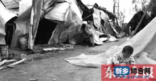 简易房突然着火奶奶哭着向东方今报记者求助(图1)