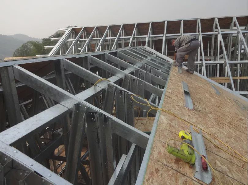 红古区城管局集中整治违法违规彩钢房临时用房(图5)