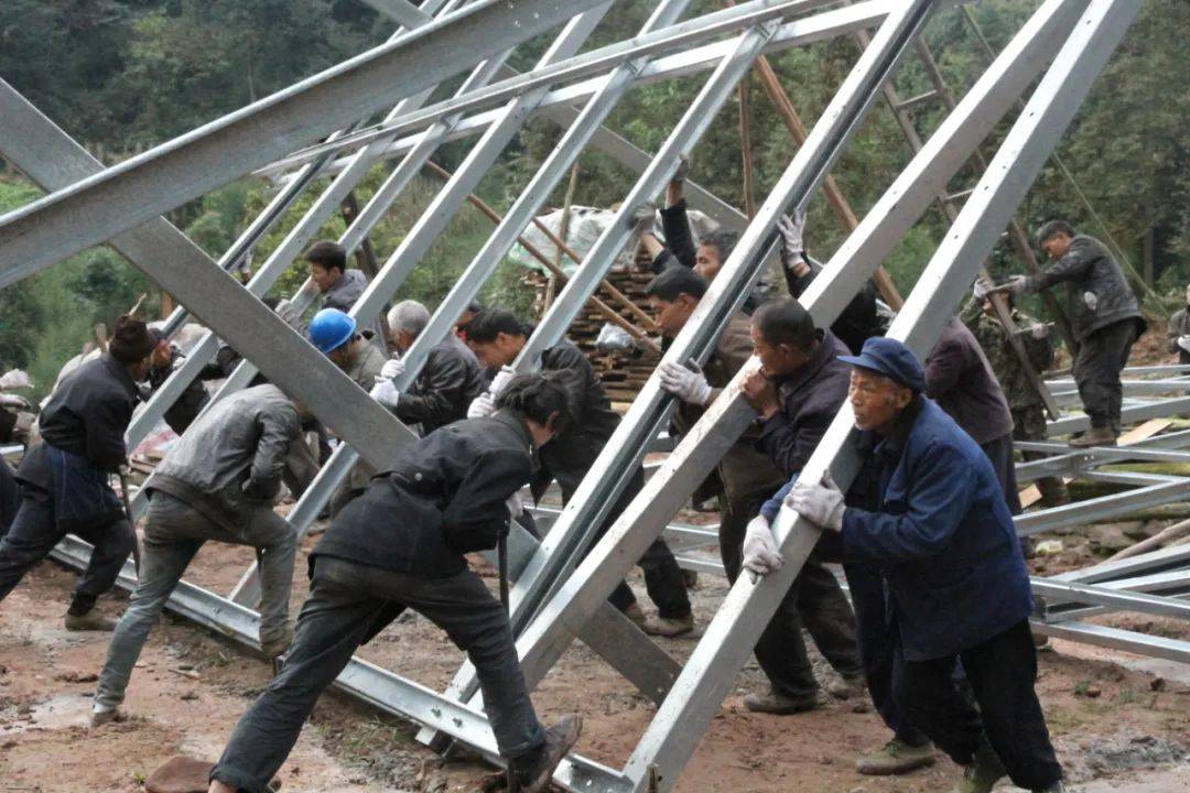 2023年国家一号文件：村干部挨家排查整治农村危房(图4)