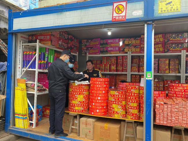 鞭炮销售网点全市减少到500个比去年下降三成(图2)
