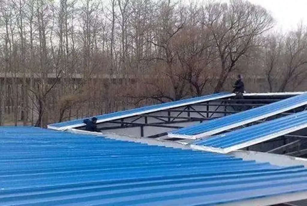 农村住房条件越来越好，彩钢瓦到底好不好？(图1)