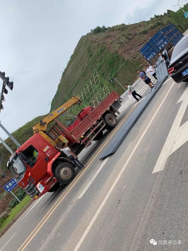 三农创作挑战赛：农村彩钢瓦屋顶遭狂风暴雨袭击(图2)