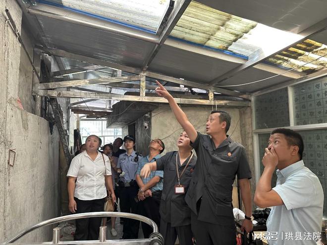 农村基层的矛盾繁杂县天桥岭镇东某村王某增菌房因电气线路故障引发火灾(图1)