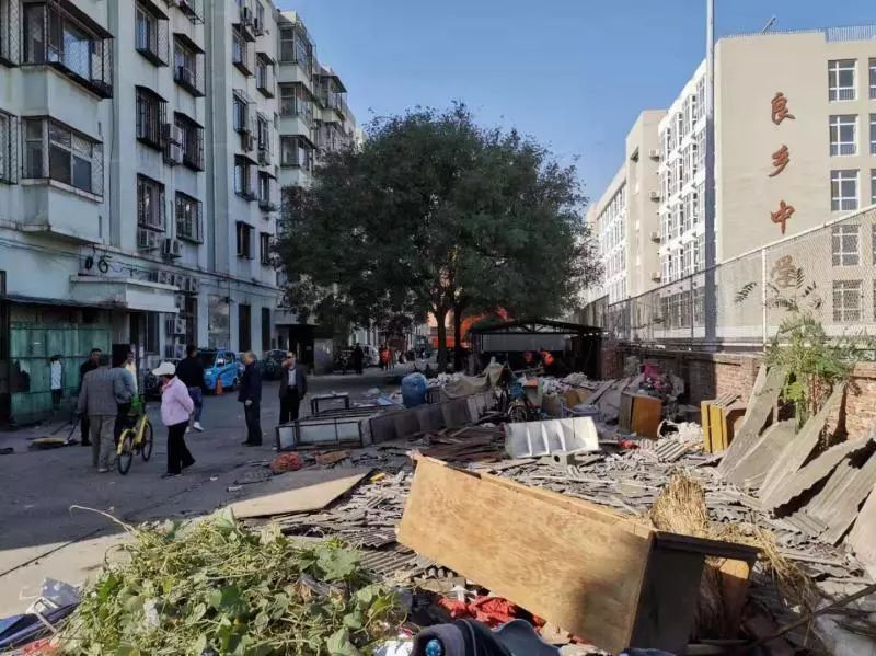 房山城管拱辰执法队开展老旧小区背街小巷专项整治行动(图3)