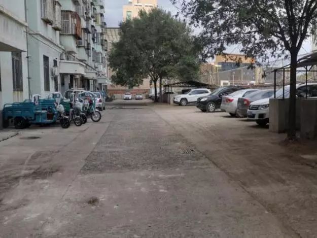 房山城管拱辰执法队开展老旧小区背街小巷专项整治行动(图4)