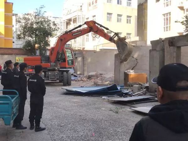 房山城管拱辰执法队开展老旧小区背街小巷专项整治行动(图7)