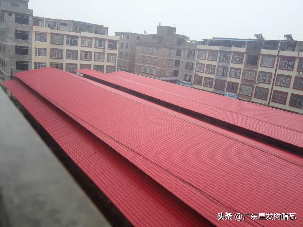 合成树脂瓦和彩钢瓦价格哪个更便宜，性价比更高？(图3)