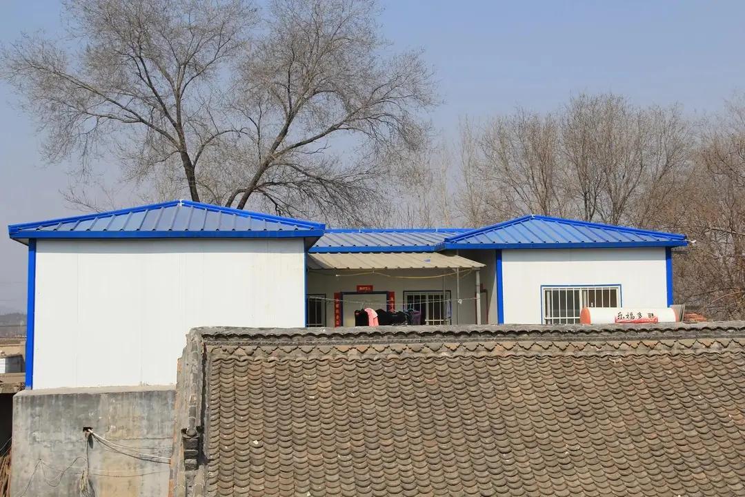 农村彩钢瓦房为何要被拆除？备受青睐的“彩钢瓦”(图1)
