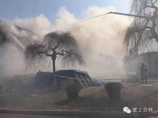 三层楼仓库起火药厂库房至少存数百件药品图(图2)