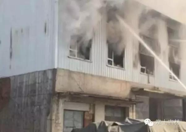 三层楼仓库起火药厂库房至少存数百件药品图(图3)