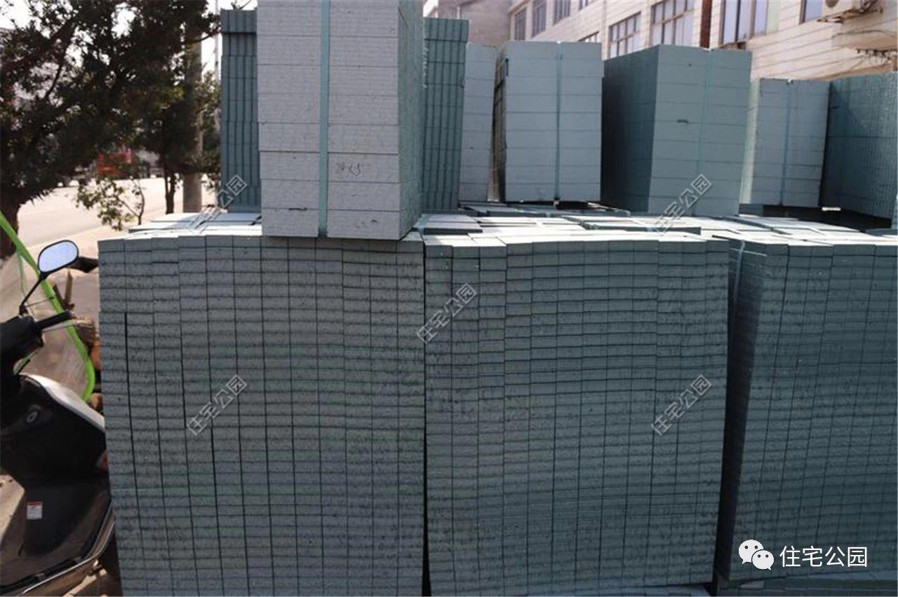 农村自建房外墙保温怎么做？专业施工队发愁！(图1)