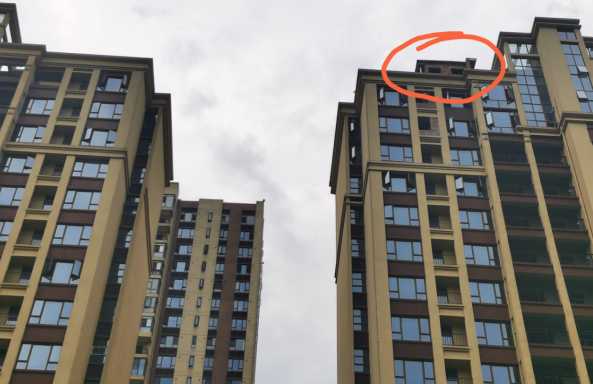 怀化市河西柒星江湾府顶楼有违建业主愿意多交钱(图2)