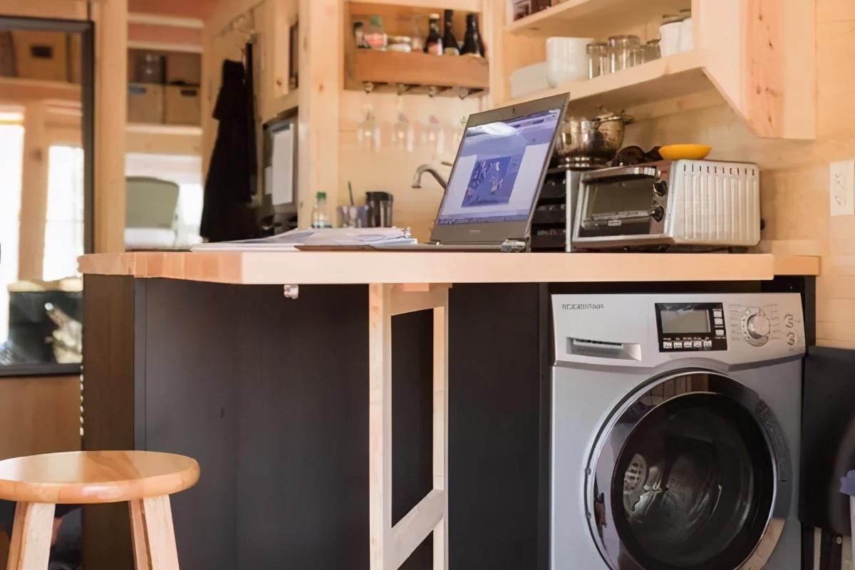 卖掉房子后的马斯克，就是这个小屋子是不是有一丝熟悉的味道？(图21)