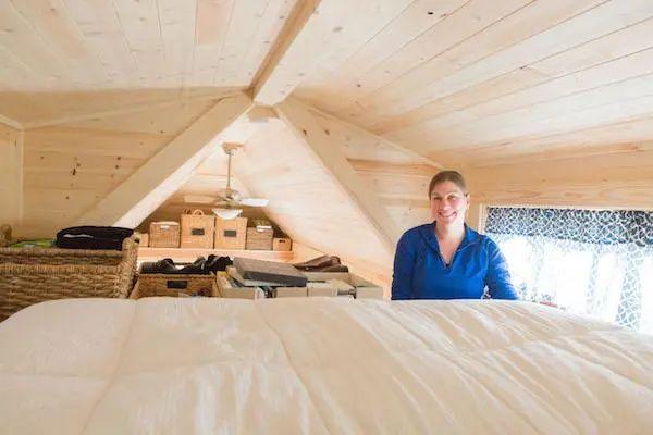 卖掉房子后的马斯克，就是这个小屋子是不是有一丝熟悉的味道？(图23)