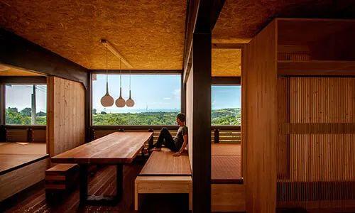 卖掉房子后的马斯克，就是这个小屋子是不是有一丝熟悉的味道？(图26)