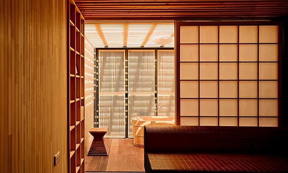 卖掉房子后的马斯克，就是这个小屋子是不是有一丝熟悉的味道？(图28)