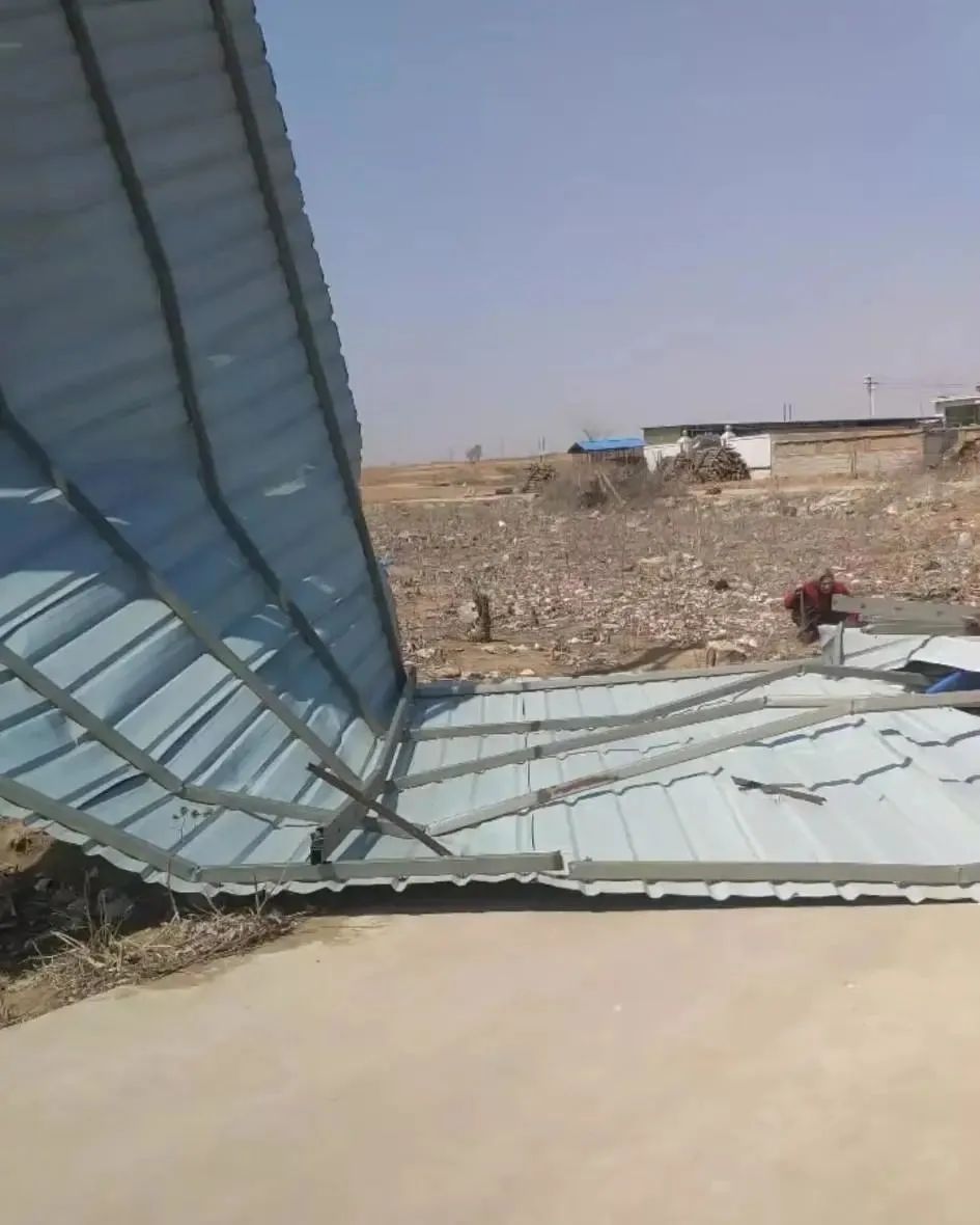 “拆彩钢瓦、盖平房”如何解决问题？(图1)