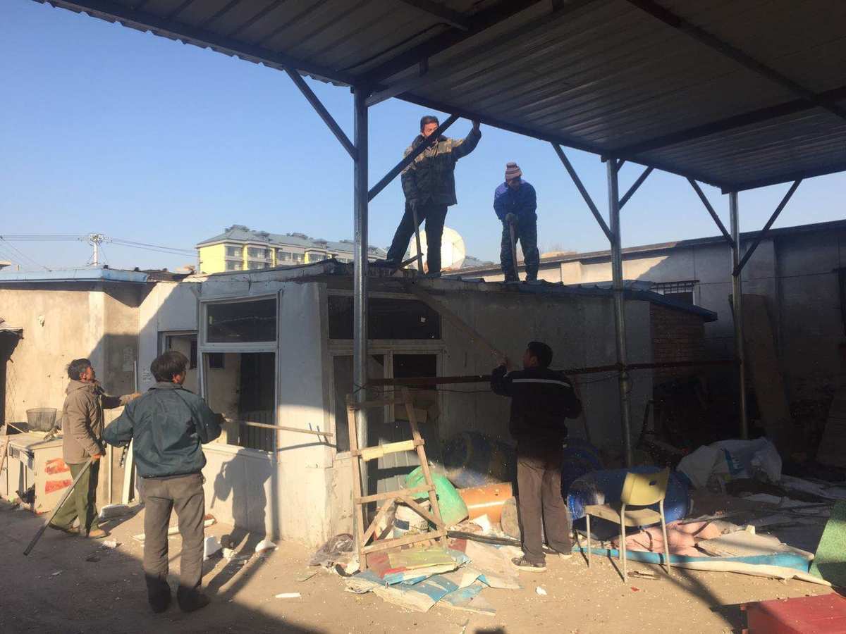 小区里的彩钢房兰州居民建议拆除彩钢施工用房(图3)