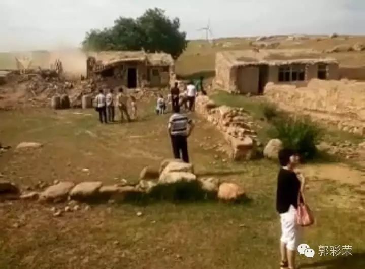 彩钢房拆除补偿多少钱 大青山北麓随处可见的村庄，有很多湮没于这一场整村生态移民的浪潮中(图2)