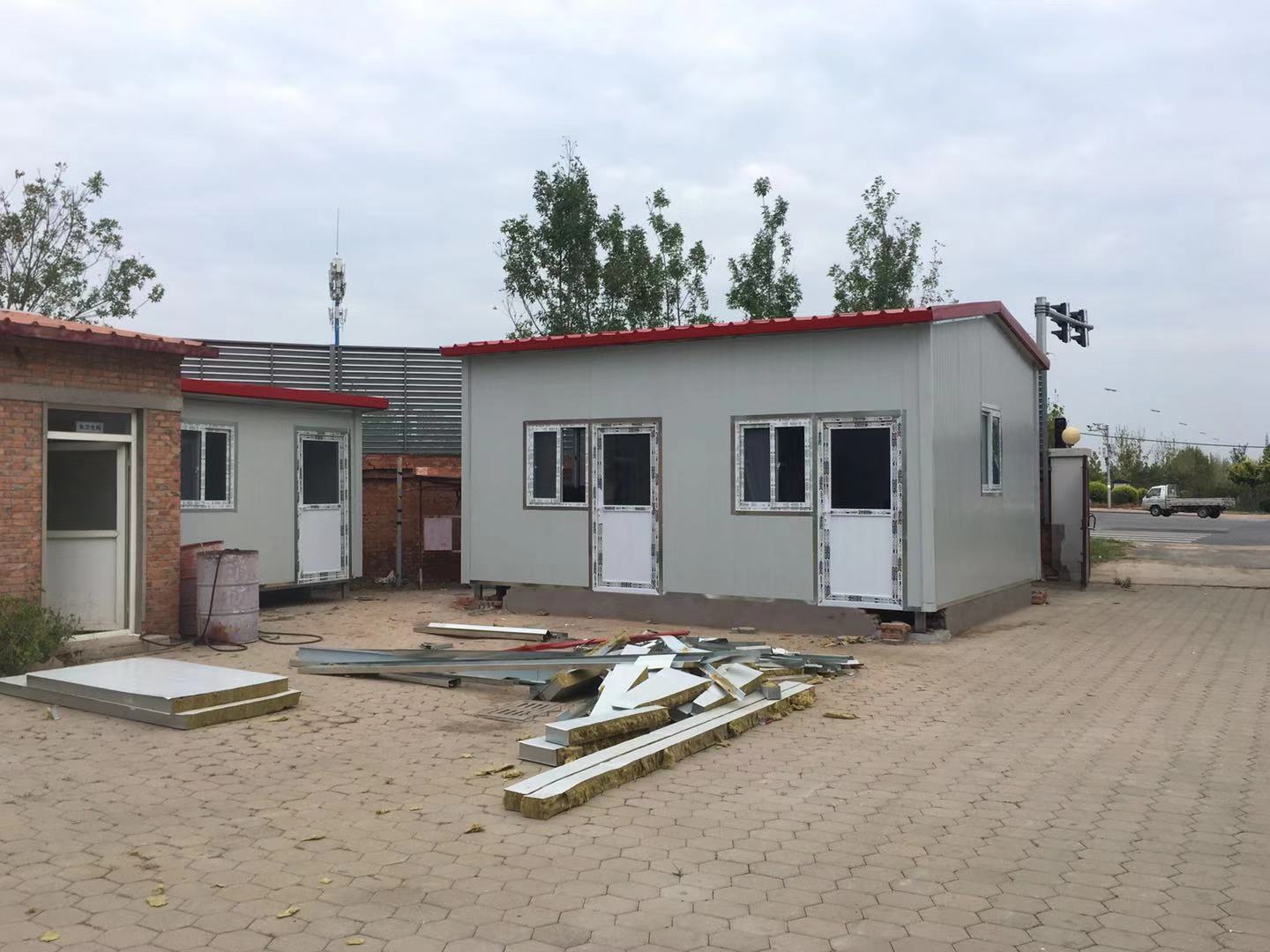 西安碑林区金花北路违章搭建门面房被强制拆除(图1)