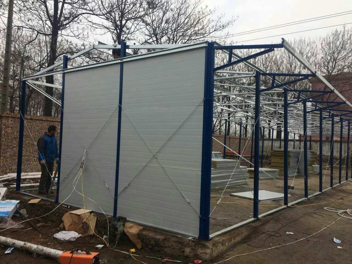 西安碑林区金花北路违章搭建门面房被强制拆除(图2)