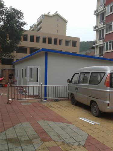 西安碑林区金花北路违章搭建门面房被强制拆除(图3)