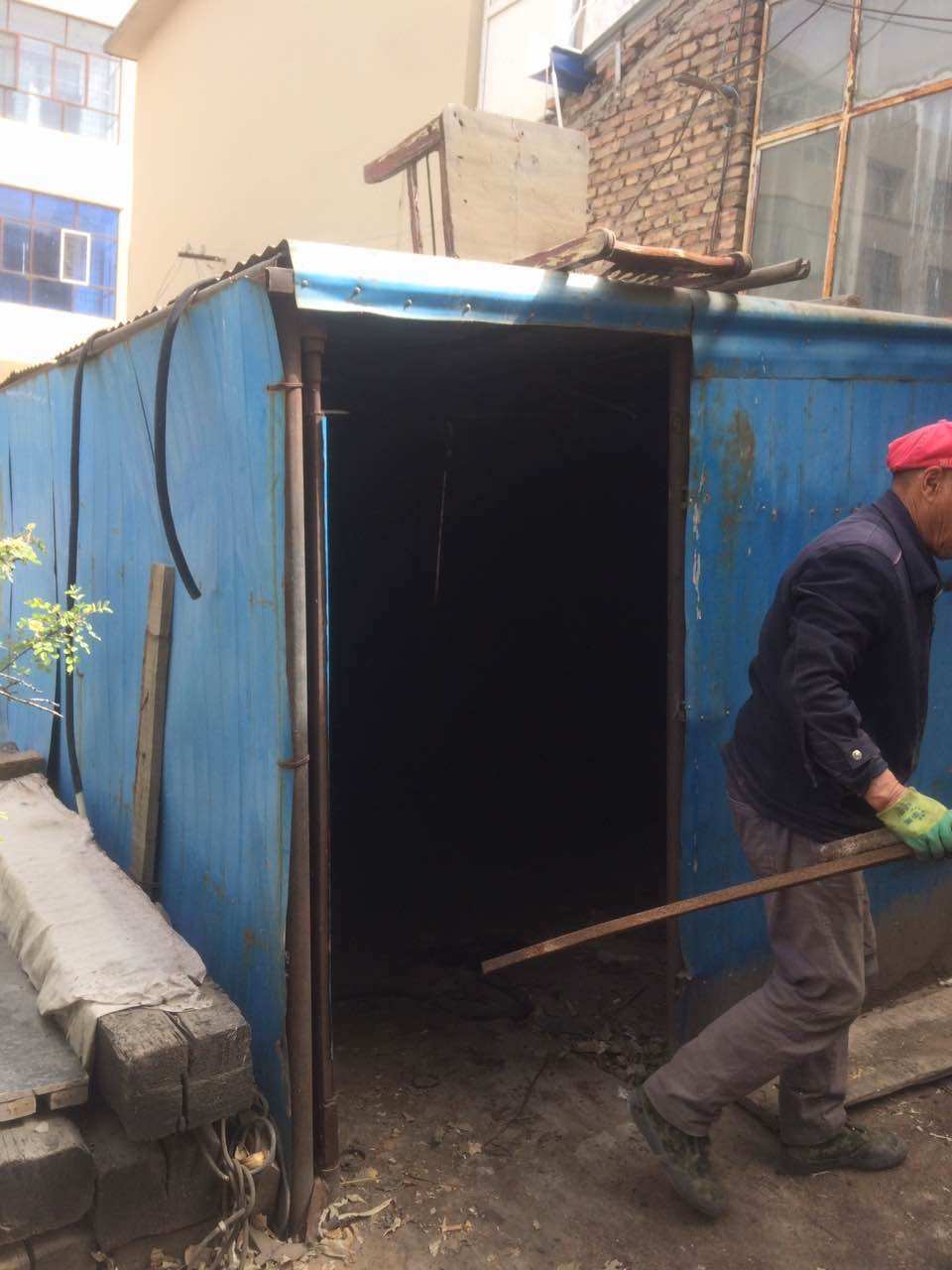 吴起县城建管理监察大队依法对县城规划区内违法建筑进行拆除(图3)