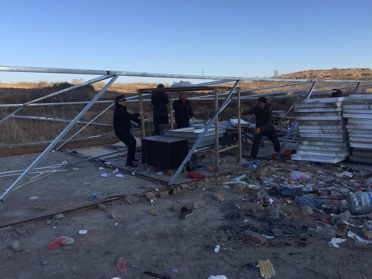 吴起县城建管理监察大队依法对县城规划区内违法建筑进行拆除(图8)