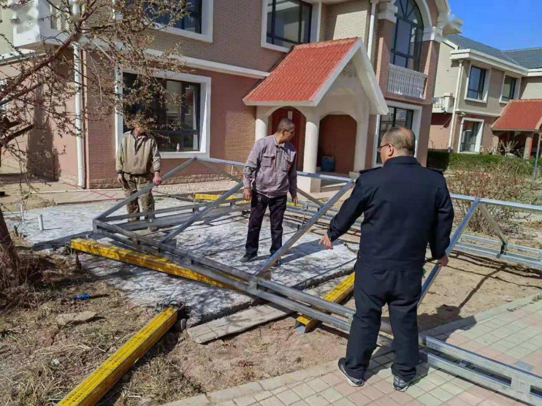 保定维多利亚夏郡小区公共绿地冒出两个新建筑(图4)