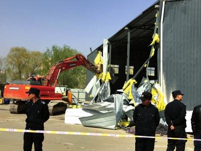 拱星墩街道范家湾村社区违章建筑被拆除(图1)