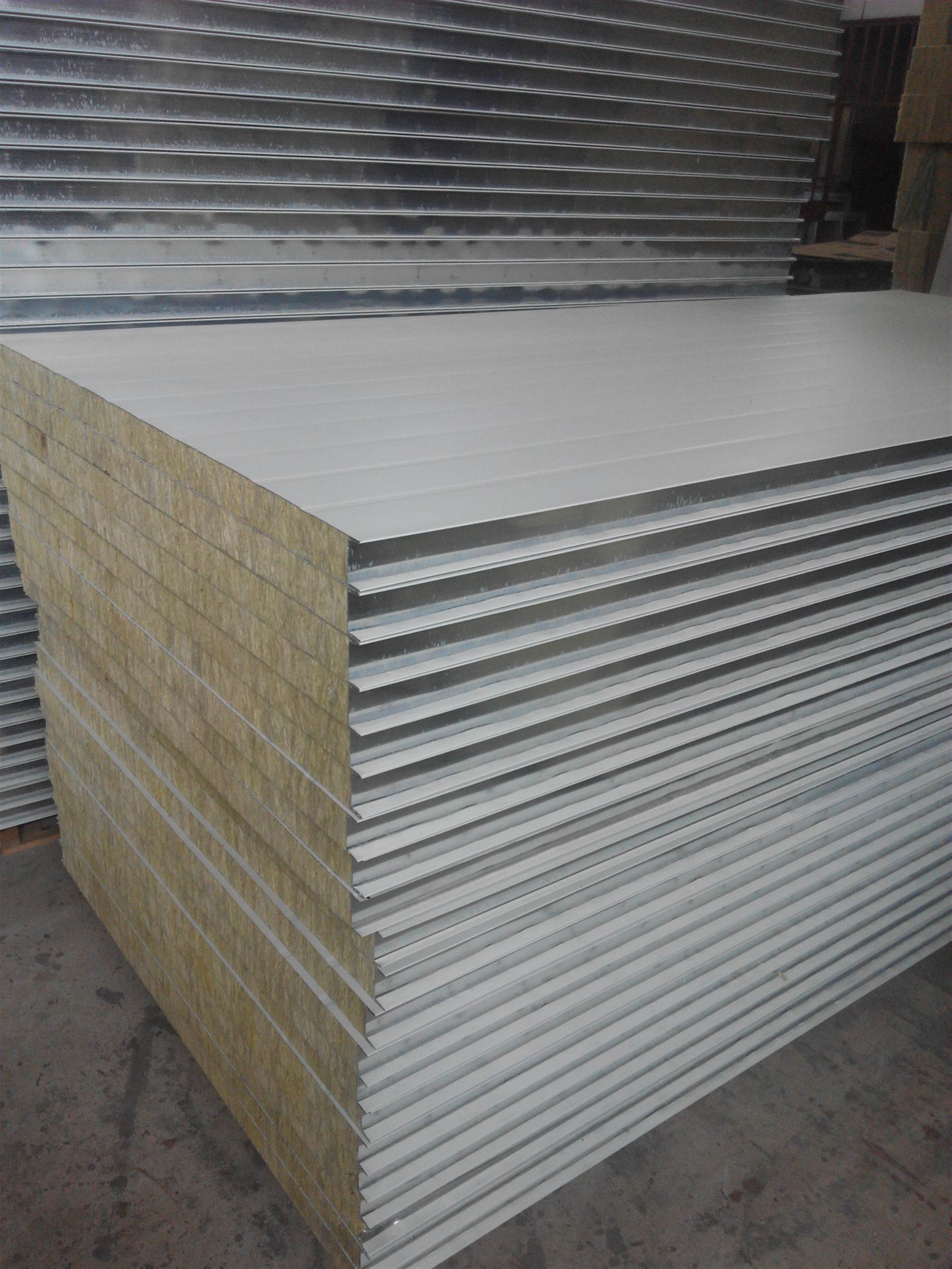 苏州夹心板的制作与安装要点，重点探讨彩钢板和岩棉夹芯板(图2)