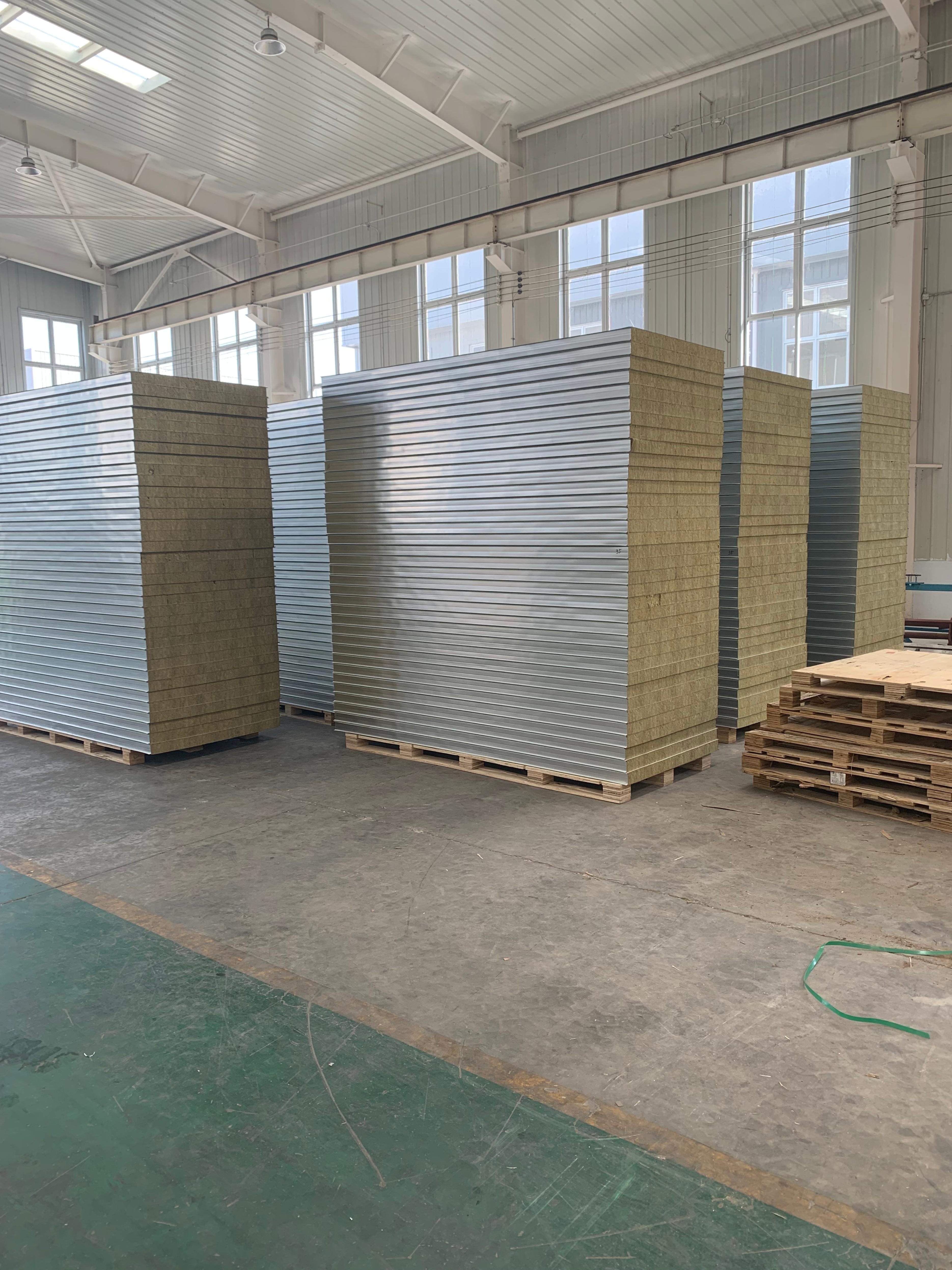 彩钢岩棉夹芯复合板的产品特性编辑播报特点(图6)