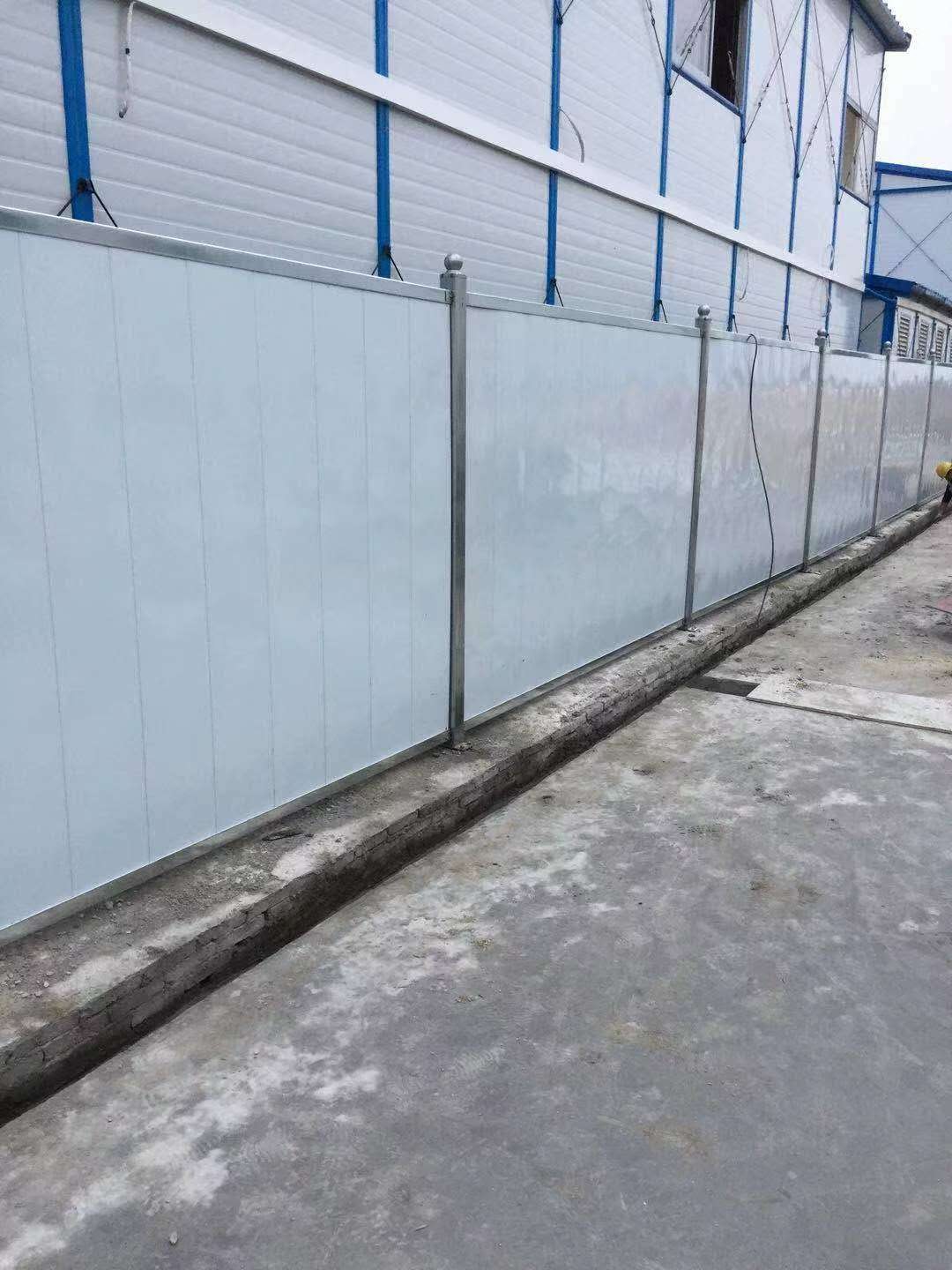 哈密市北出口奇石文化城建筑施工工地彩钢板房连片起火(图14)