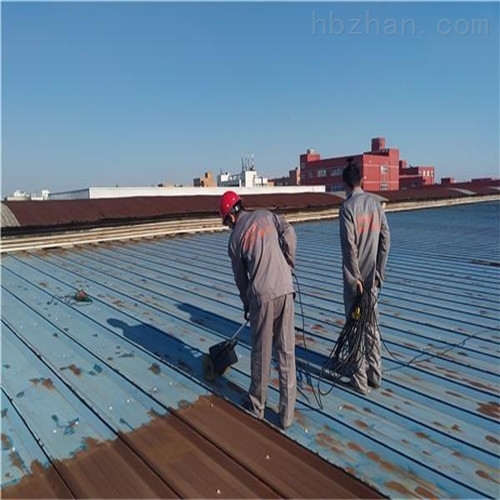 哈密市北出口奇石文化城建筑施工工地彩钢板房连片起火(图6)