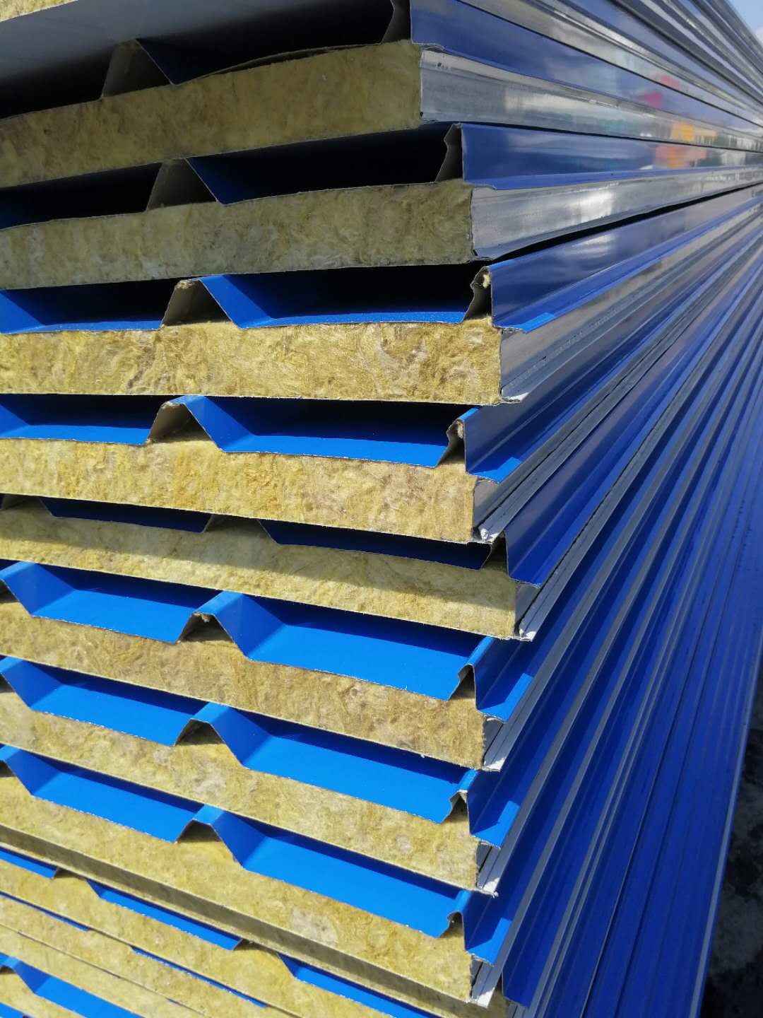 廊坊荣科保温材料有限公司-彩钢复合岩棉板选购(图4)